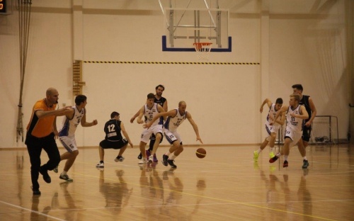 A vártnál simábban győztünk a Győr ellen image 2 kosar-meccs_es_tanc_fellepes_torokbalint-2016.01.16_011.jpg